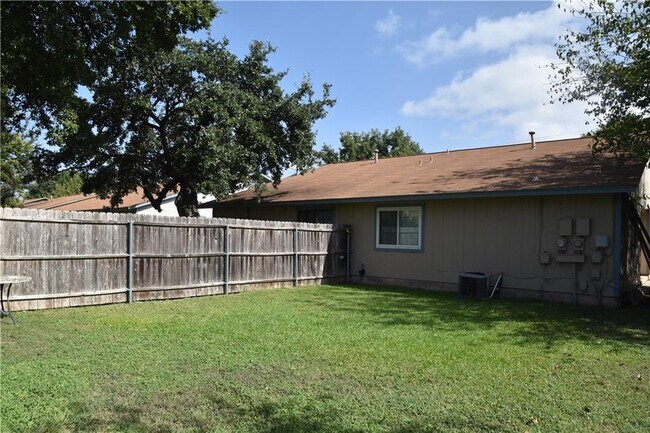 Building Photo - 12208 Dundee Dr