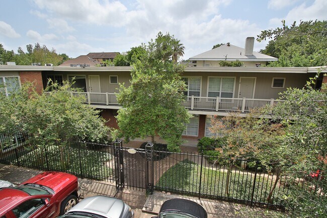 Building Photo - 3702 Flora St