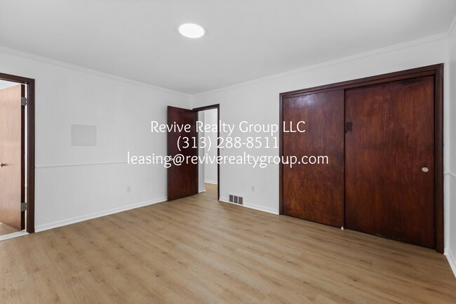 Building Photo - 5337 Botsford Ave