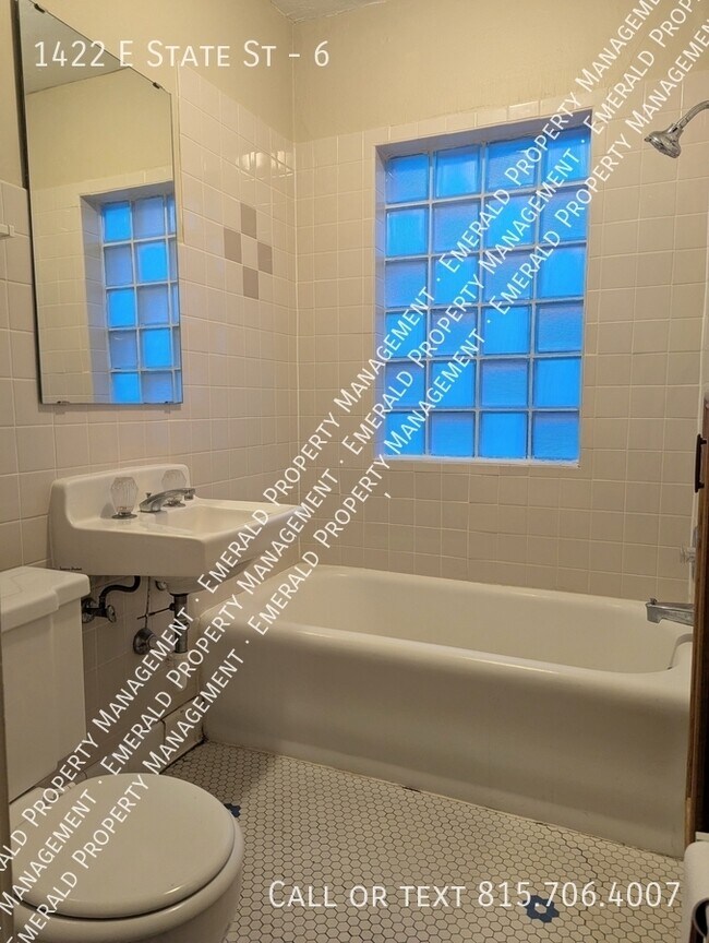 Building Photo - 1422 E State St