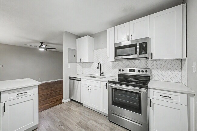 Building Photo - 2912 S Delaware St