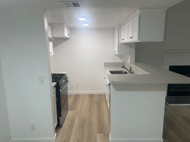 Building Photo - 8603 Fenwick St