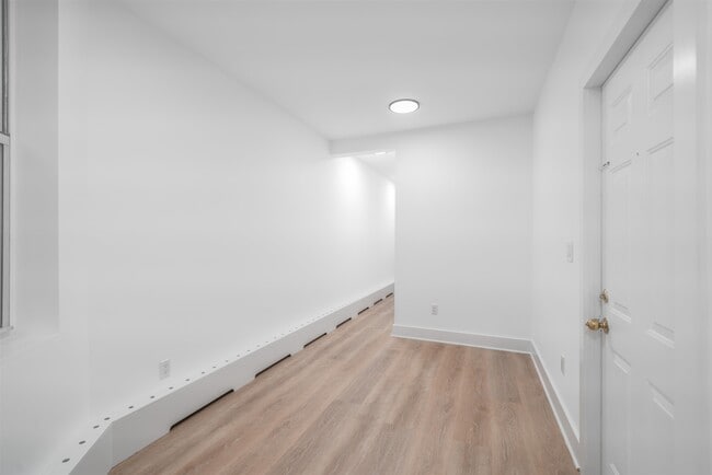 Building Photo - 500 Monroe St