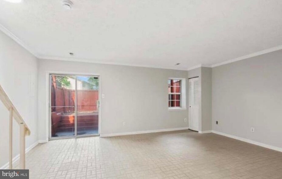 Building Photo - 5501 Woodlawn Manor Ct