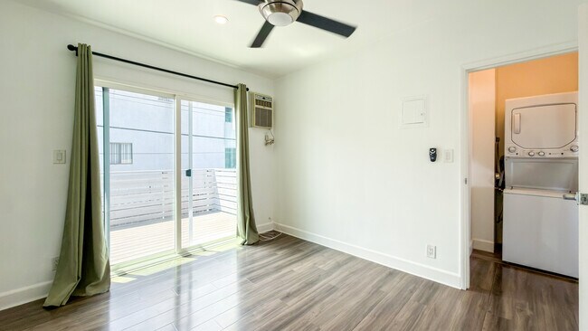 Building Photo - 319 Heliotrope Dr