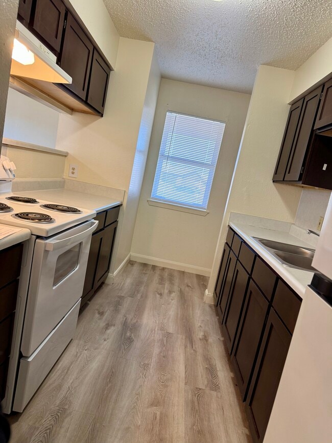 Building Photo - 1333 E 22nd St