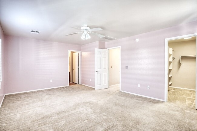 Building Photo - Lovely 3 Bedroom House!