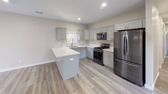 Building Photo - One Story 4BD/2BA w/ Private Yard!! (Lease...