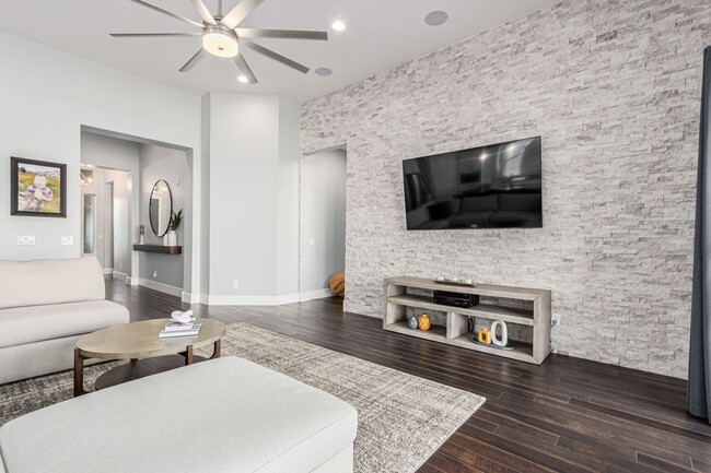 Building Photo - Your dream entertainer's home is here!