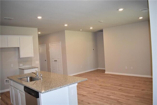 Building Photo - 145 Arrowhead Vine St