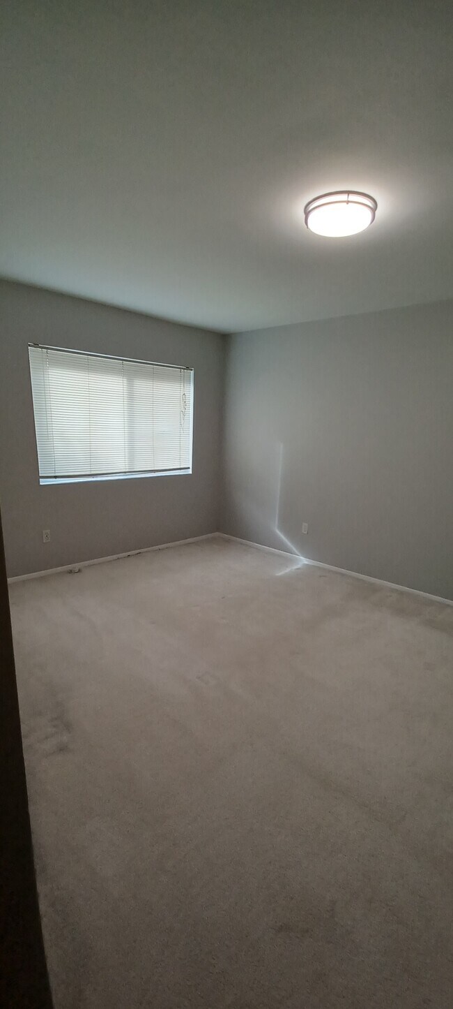 master bedroom - 8001 Chanute Pl