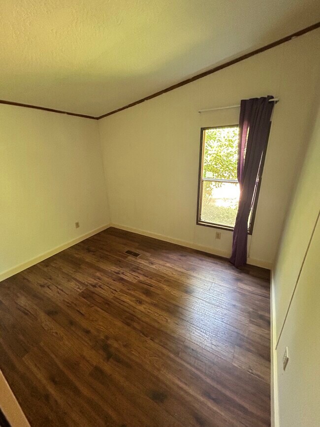 Building Photo - 3675 Alm Rd