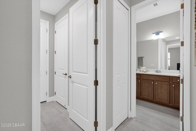 Building Photo - 109 Salt Shaker St