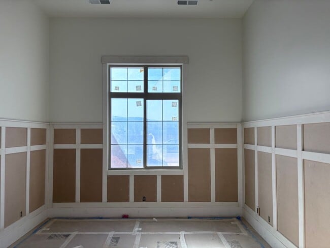 Building Photo - Beautiful single story with 4 bedrooms next to Crimson High School