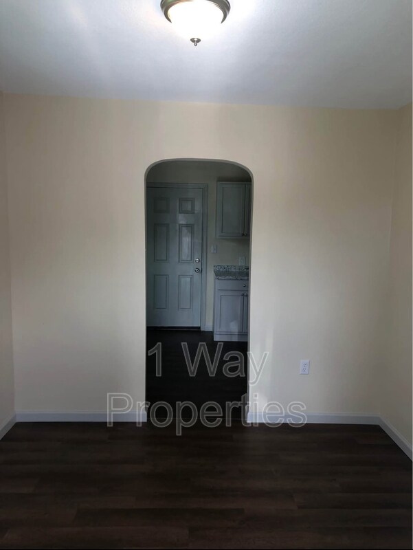 Building Photo - 804 Garden Rd