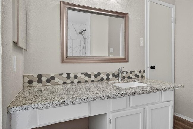 Building Photo - 10606 Forest Leaf Dr