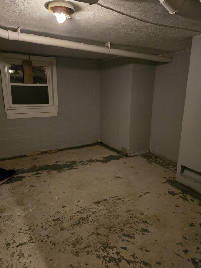Building Photo - 204 S Robbins Ct