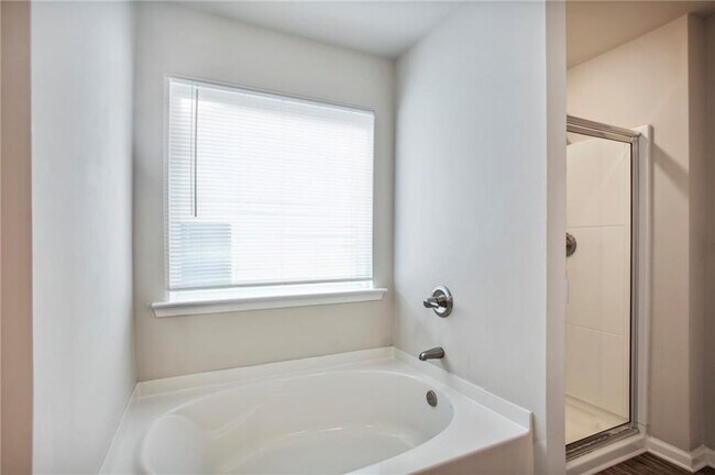 Building Photo - 212 Ridge Valley Dr