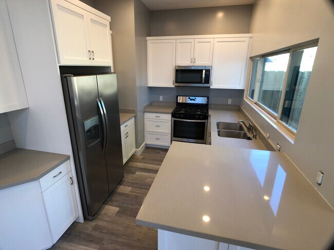 Building Photo - Charming 2-Bedroom Fully Remodeled Home with Giant Yard in the College West Area! |Available Imme...