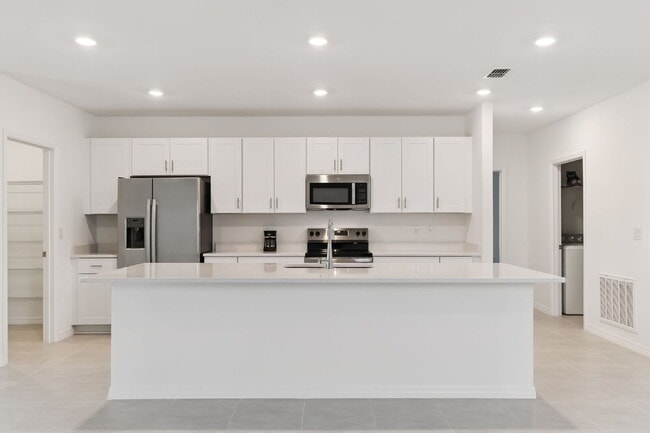 Building Photo - Spacious 4 Bedroom Retreat with 3 Full Baths in Charming Edgewater, FL!