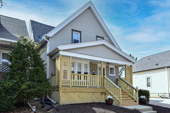 Building Photo - 3849A E Pulaski Ave