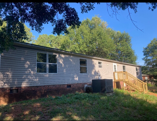 Building Photo - 319 Bridgeview Dr