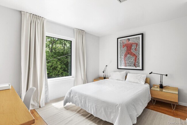 Building Photo - 24 Quogue Riverhead Rd