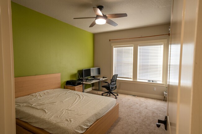 Building Photo - 28658 NW Shaddon St