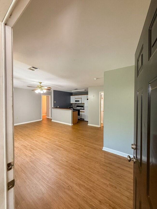 Building Photo - 4-Bed, 2-Bath at Tillman Place! $350/Per B...