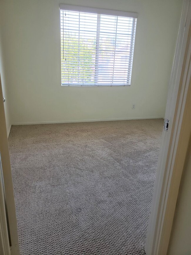 Building Photo - ***COMING SOON***SPACIOUS 4 BEDROOM | 3 BA...