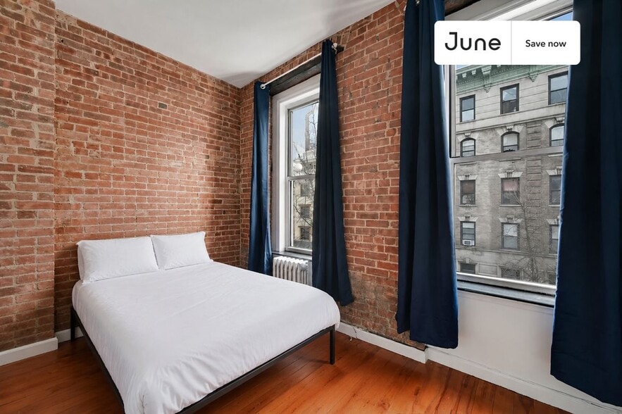 Building Photo - 351 W 46th St