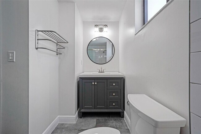 Building Photo - Southeast 9th Court, Hialeah, FL 33010 - 3 BR 2 BA house