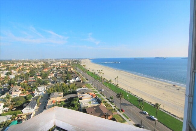 Building Photo - Private 16th-Floor Oceanview Residence with Belmont Pier Views