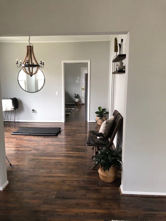 Building Photo - 1623 S State St