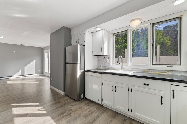 Building Photo - 8 Burma Rd