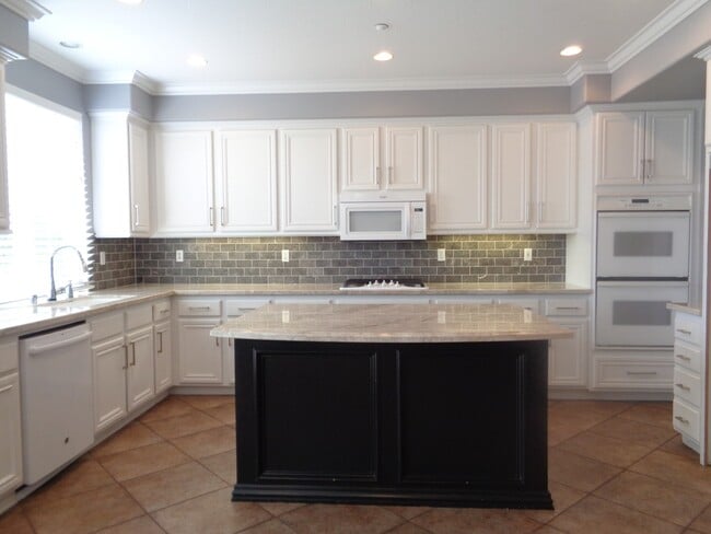 Building Photo - Custom executive home in gated community 1...