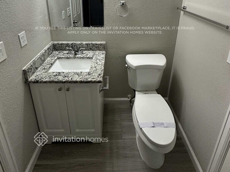 Building Photo - 21320 E Aberdeen Pl