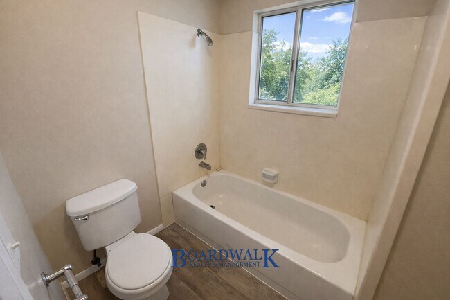 Building Photo - 661/663 N 980 W