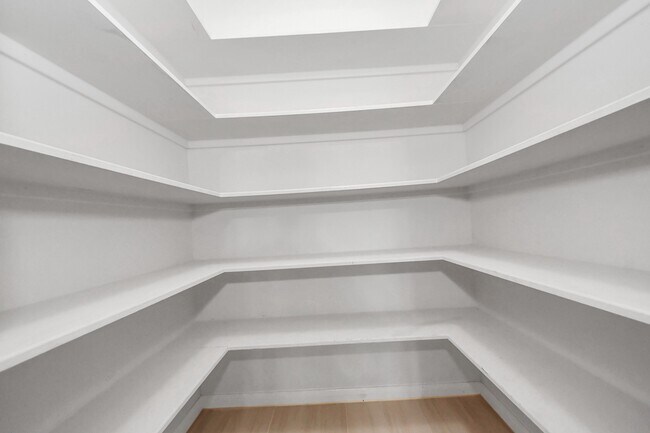 Building Photo - 10214 White Oak Trail Ln