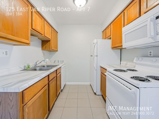 Building Photo - 125 E Van Riper Rd