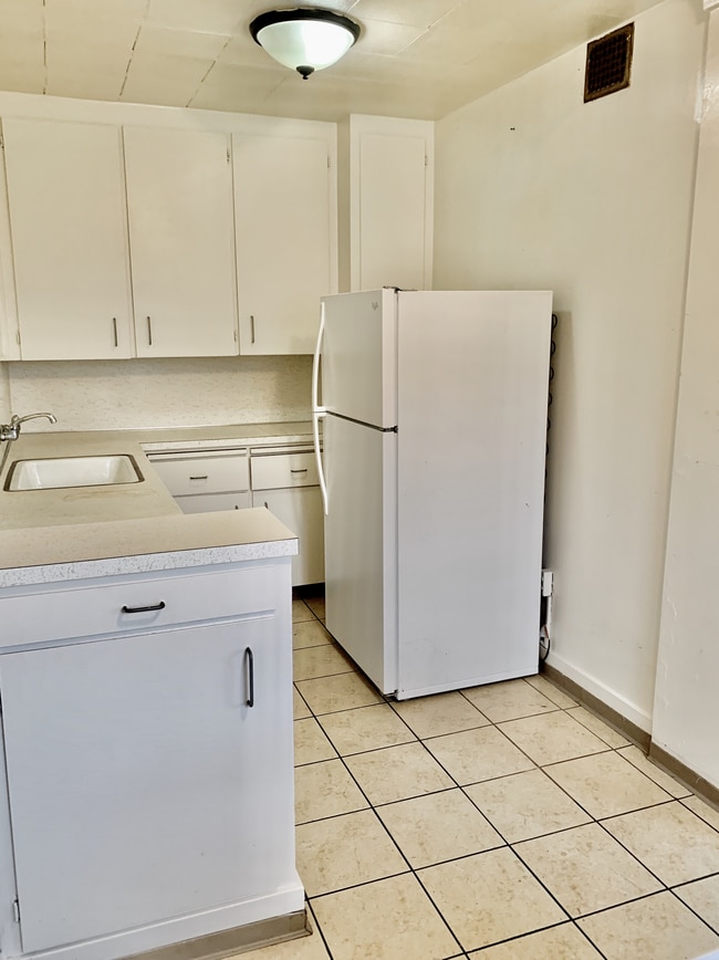 Kitchen - 2541 15th Ave S