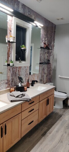 Building Photo - 250 Paddock Dr