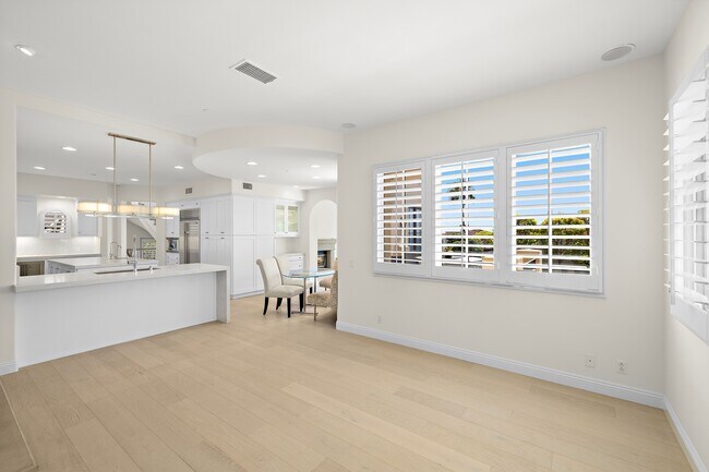 Building Photo - 150 Sidney Bay Dr
