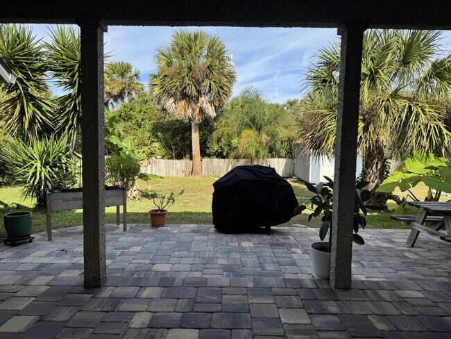 Building Photo - 7 Deerwood St