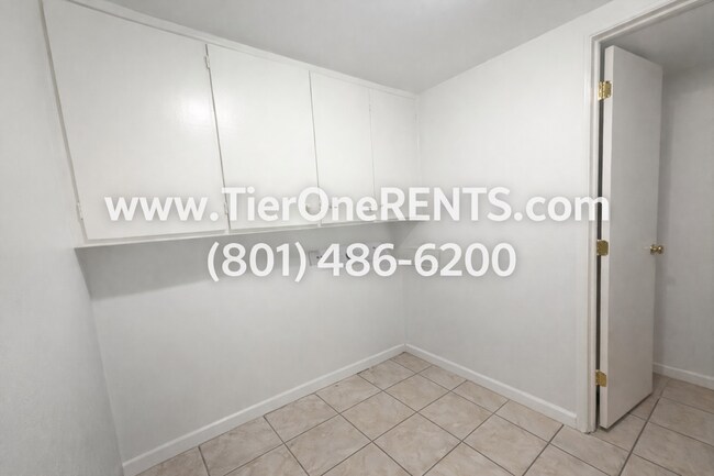 Building Photo - NO DEPOSIT option available for qualified renters with Obligo!