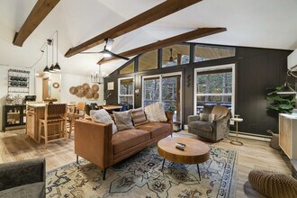 Building Photo - 3145 Ogontz Dr