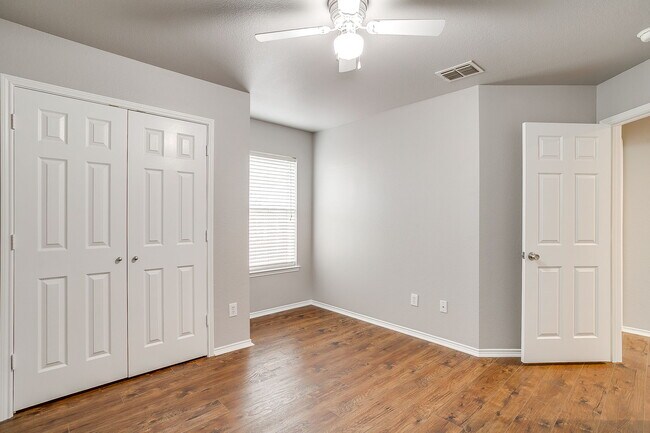 Building Photo - 624 Horn St