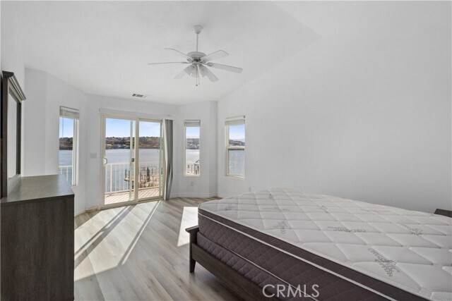 Building Photo - 18075 Lakeview Dr