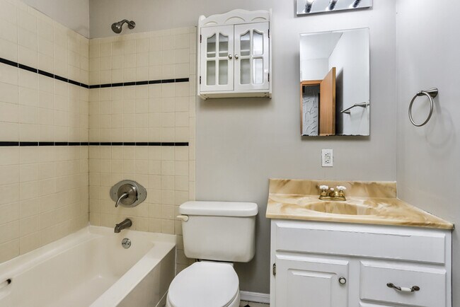 Building Photo - Beautiful 4 Bedroom Home