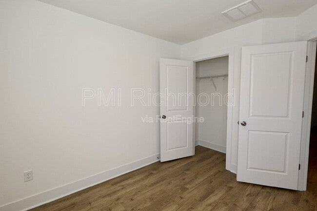 Building Photo - 15325 Sunray Wy